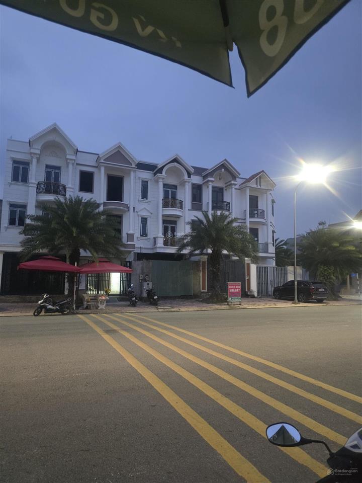 Đất biệt thự nhà vườn 870m2 có 200m2 thổ cư giá 18tỷ5