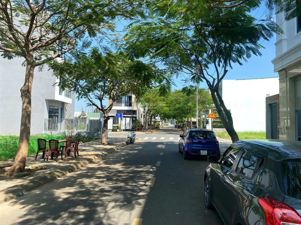 Đất nền trục chính a2 đông tăng long 102,5m2