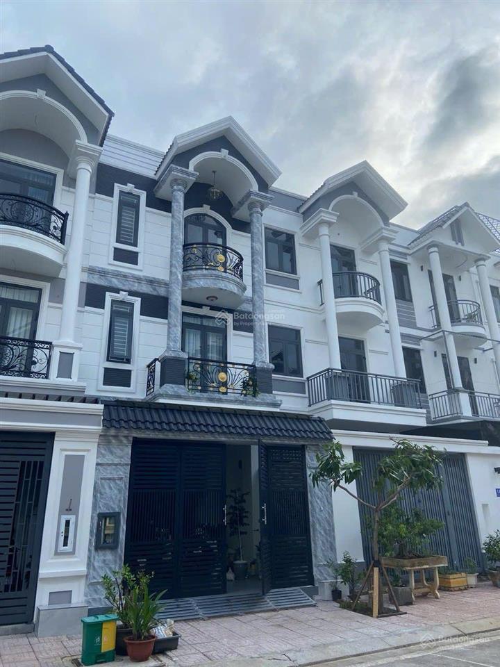 Nhà phố centana 100m2 1tr ,2lau gia 9ty5