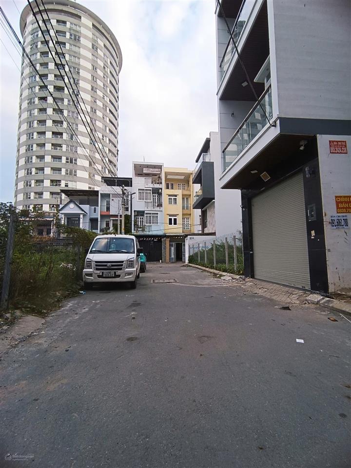Bán nhà 4 tầng, 71,4m2, xe hơi đậu trước nhà đường huỳnh tấn phát q7, chủ nhiệt bán.