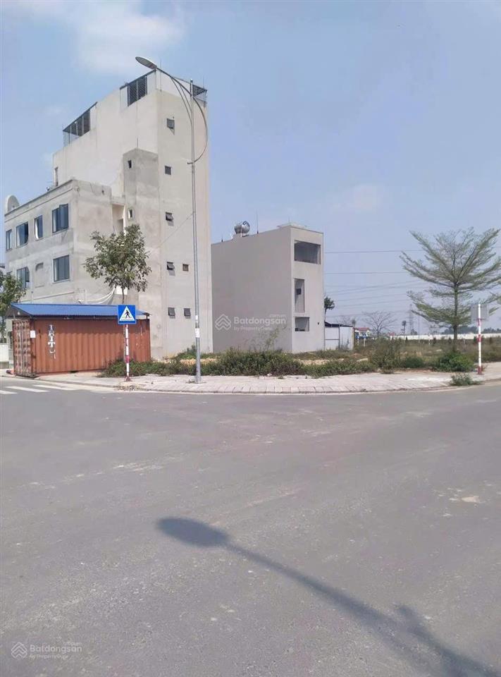 Chính chủ cần bán lô đất sát cổng gần đường quốc lộ 3, cạnh trường mầm non quốc tế. sẵn sổ đỏ