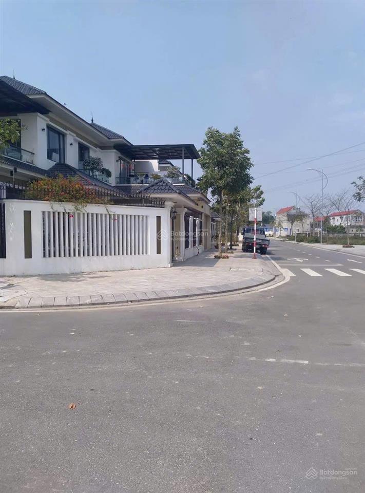 Chính chủ cần bán lô đất sát cổng gần đường quốc lộ 3, cạnh trường mầm non quốc tế. sẵn sổ đỏ