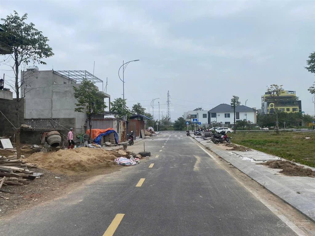 Chính chủ cần bán lô đất sát cổng gần đường quốc lộ 3, cạnh trường mầm non quốc tế. sẵn sổ đỏ