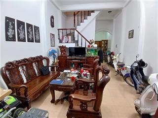Bán nhà hướng nam 52m2 trần quốc hoàn, ô tô tránh, vào nhà, sổ vuông chặt trước sau như 1