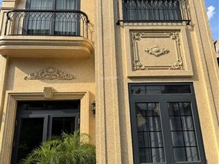 Cho thuê biệt thự mặt đường thuỵ khuê phía trước có sân rộng để được 2 xe oto.