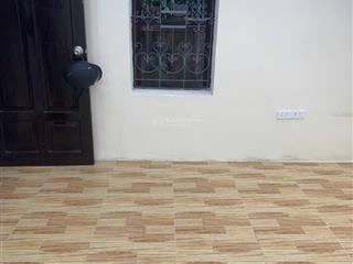 Cho thuê căn hộ tập thể tầng 1 phố quan nhân