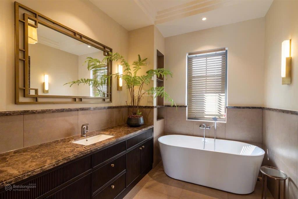 Chdv/ks 300tr/th 42 phòng ngay phố ẩm thực phan xích long (9x20m) 6 tầng giá 50 tỷ