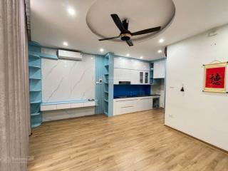 Nhà thạch bàn  long biên  thông số đẹp  mt rộng  ô tô vào nhà  ngõ thông  kinh doanh