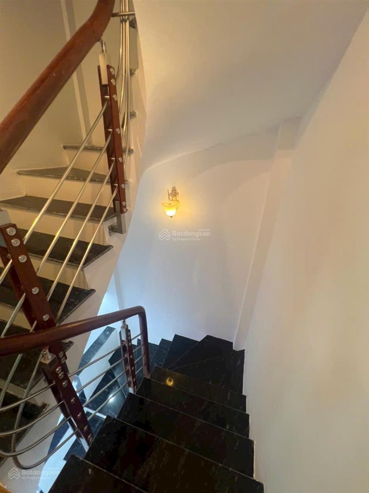 Nhà xây mới + ôtô đỗ cửa bán nhà âu cơ dt 40m2, 4 tầng, mt 4m giá chào 3 tỷ 500 tây hồ.
4 ngủ + 3vs