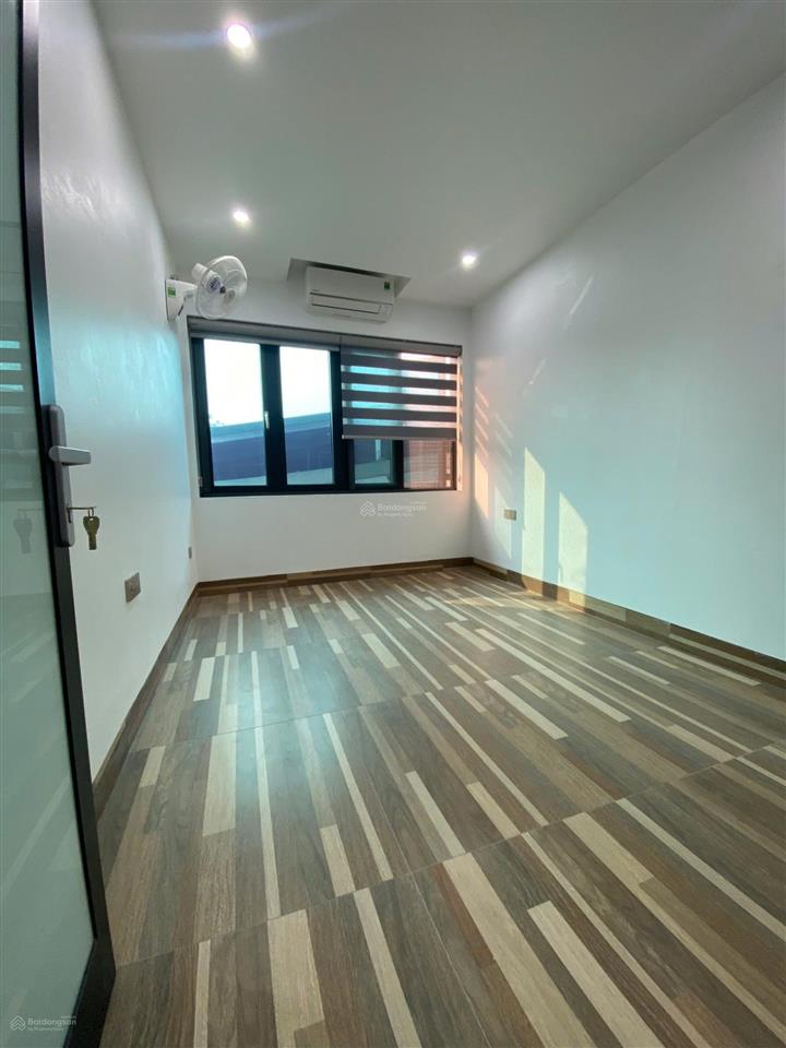 Âu cơ nhà mới kính coong + full nội thất xịn xò.
dt 42m2, 3t, mt 5m8 giá chào nhỉnh 3tỷ ô tô đỗ