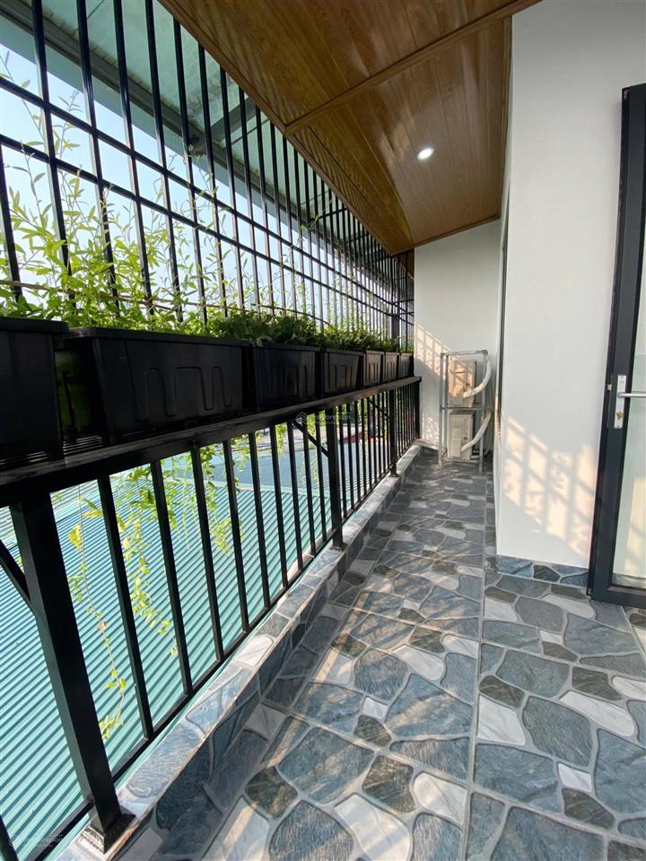 Âu cơ nhà mới kính coong + full nội thất xịn xò.
dt 42m2, 3t, mt 5m8 giá chào nhỉnh 3tỷ ô tô đỗ