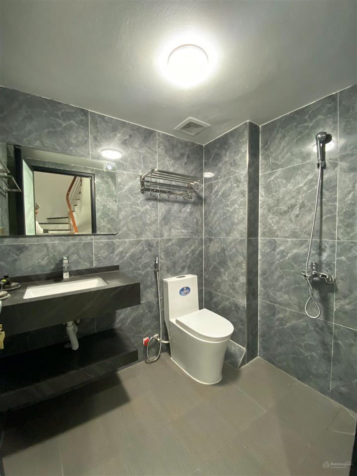 Âu cơ nhà mới kính coong + full nội thất xịn xò.
dt 42m2, 3t, mt 5m8 giá chào nhỉnh 3tỷ ô tô đỗ