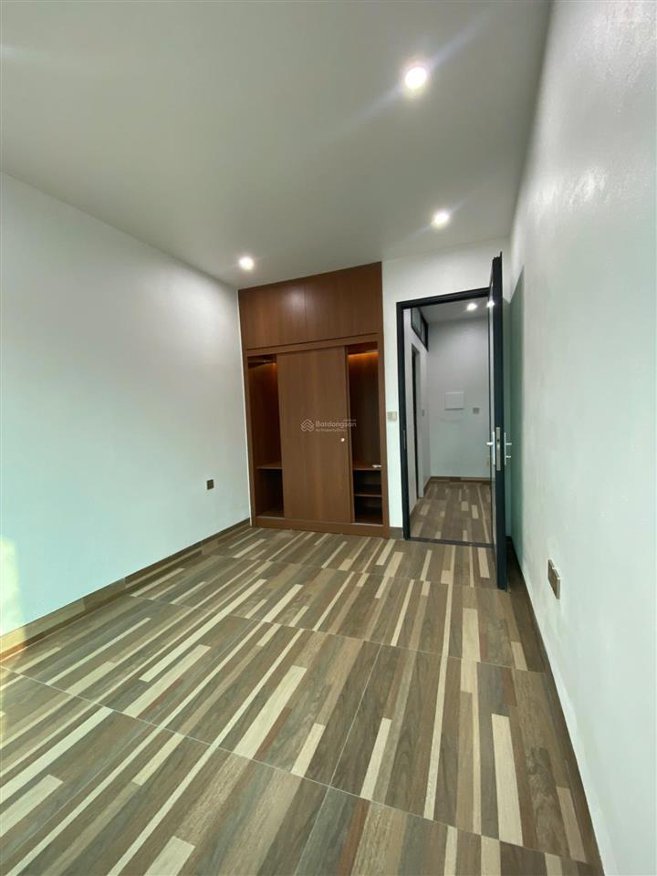 Âu cơ nhà mới kính coong + full nội thất xịn xò.
dt 42m2, 3t, mt 5m8 giá chào nhỉnh 3tỷ ô tô đỗ