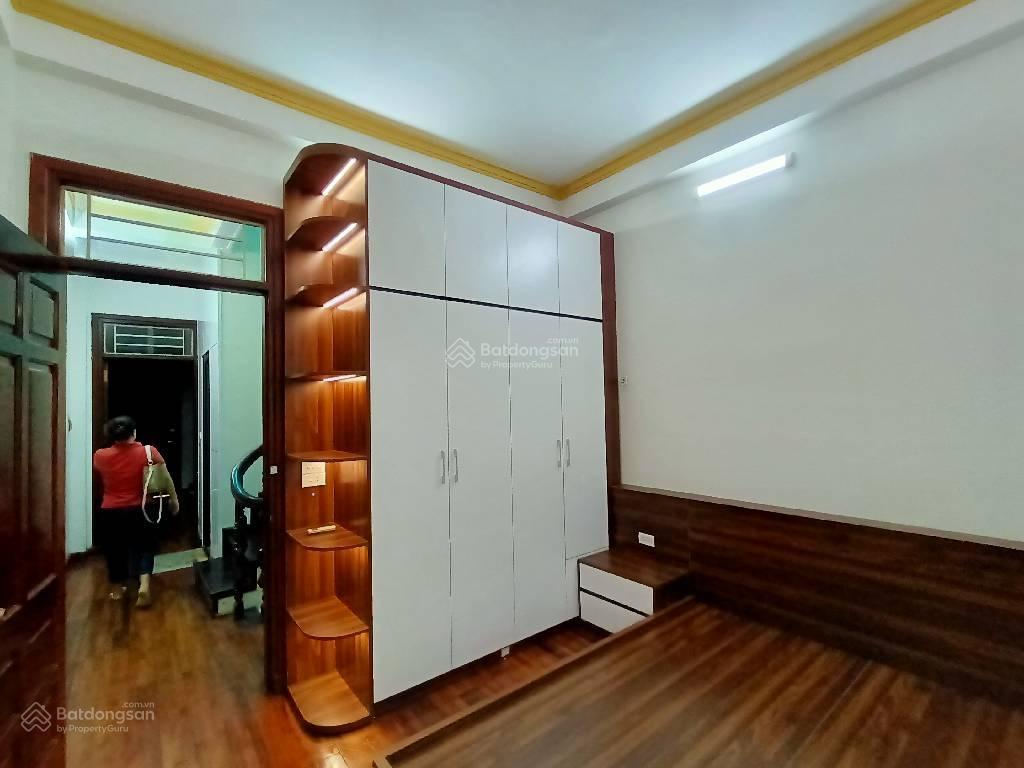 Bán nhà phố tân mai 43m2 5 tầng ô tô đỗ cổng, nội thất gỗ lim không qh