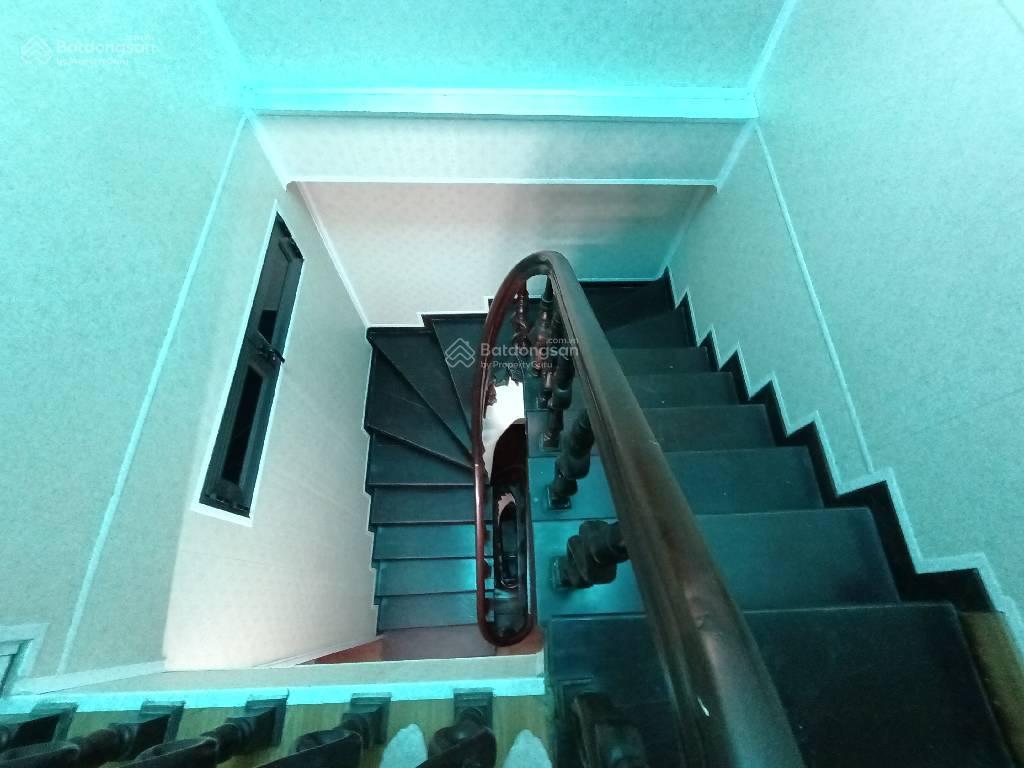 Bán nhà phố tân mai 43m2 5 tầng ô tô đỗ cổng, nội thất gỗ lim không qh