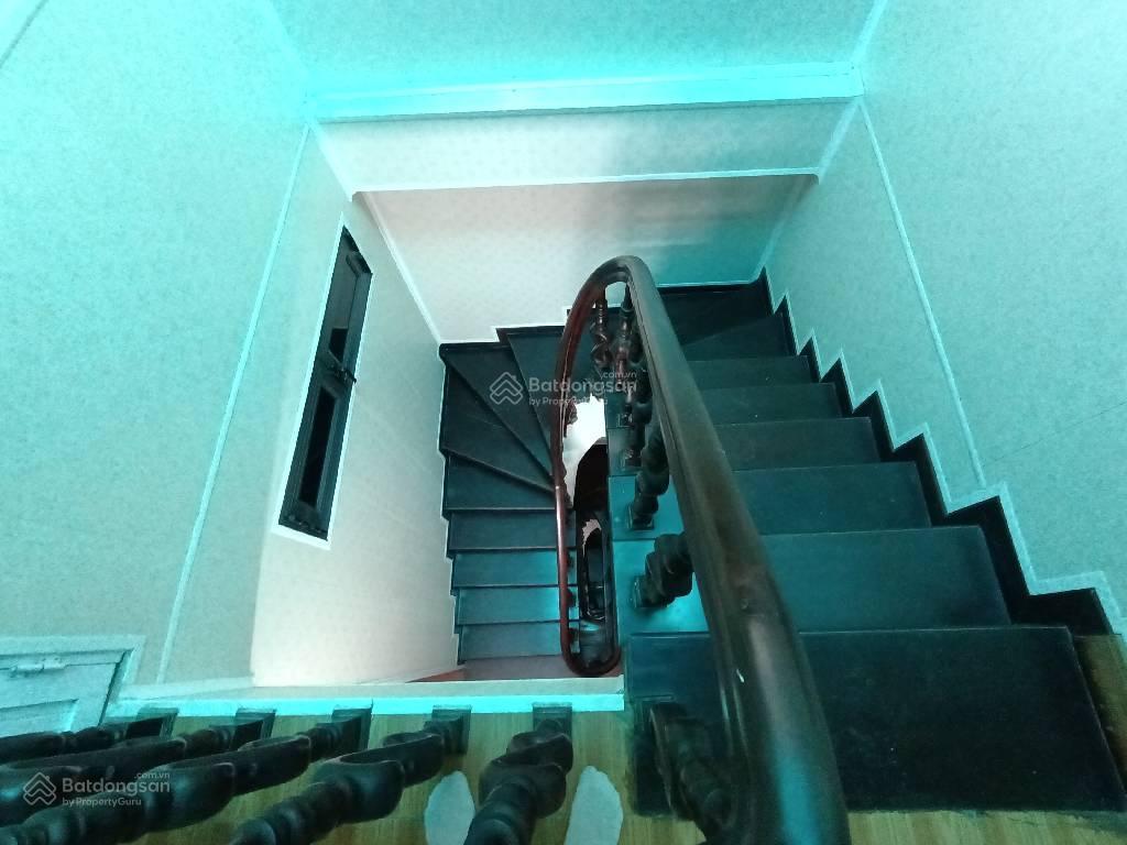 Bán nhà phố tân mai 43m2 5 tầng ô tô đỗ cổng, nội thất gỗ lim không qh