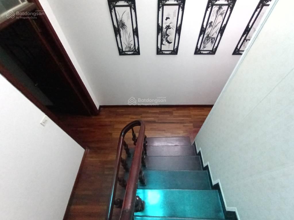 Bán nhà phố tân mai 43m2 5 tầng ô tô đỗ cổng, nội thất gỗ lim không qh