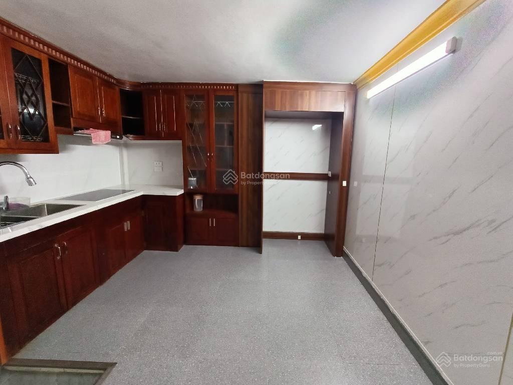 Bán nhà phố tân mai 43m2 5 tầng ô tô đỗ cổng, nội thất gỗ lim không qh
