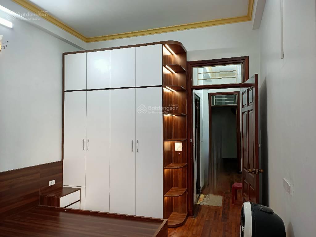 Bán nhà phố tân mai 43m2 5 tầng ô tô đỗ cổng, nội thất gỗ lim không qh