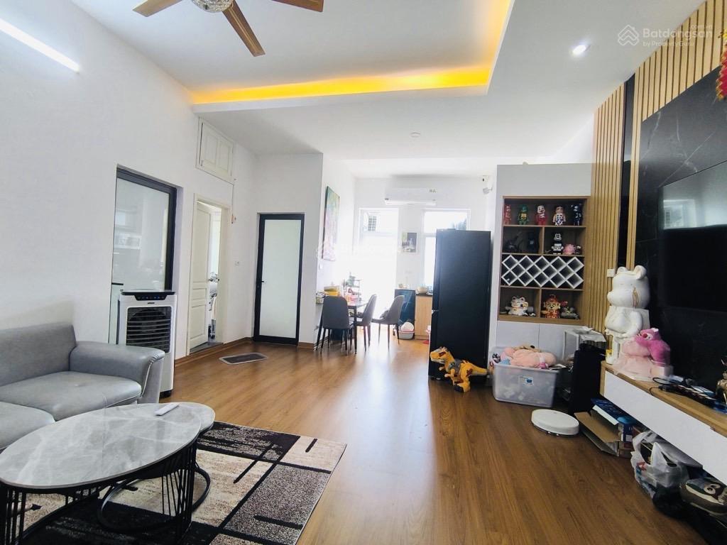 Ngô gia tự dt 70m2 giá 3.3 tỷ nhà ở luôn