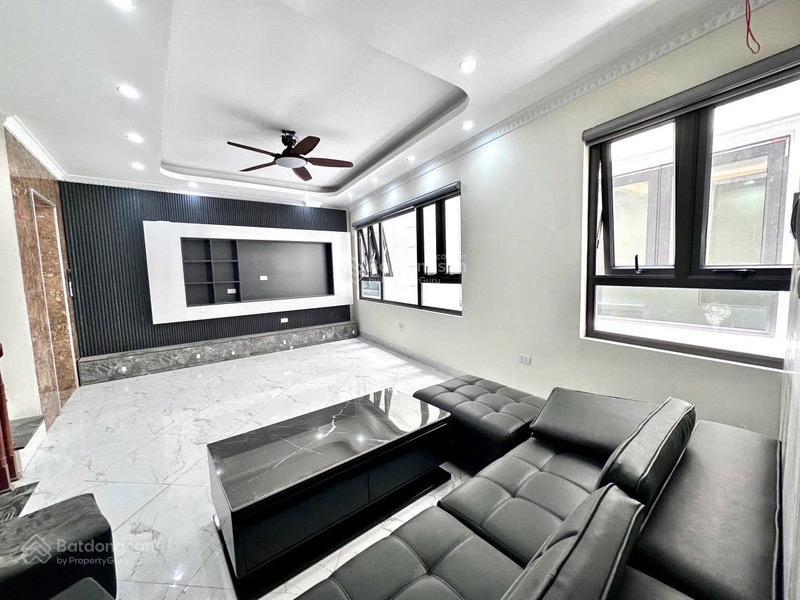 9,3 tỷ, dt36m26 tầng mới tinh thang máy full nội thất xịn ôtô đỗ cửa, thông hồng tiến nguyễn sơn