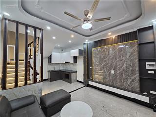 Nhà đẹp dt 32m2 giá 5.85 tỷ trung tâm thanh am15m ra đường ô tô, ngõ nông , rộng,