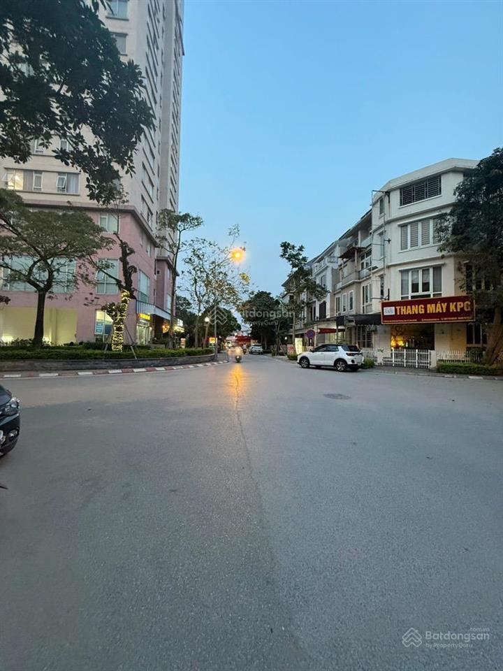 Chính chủ cần bán gấp căn btlk trần hữu dực, phương, canh, lô góc 135m2, mt 10 m, 5t, giá 28 tỷ