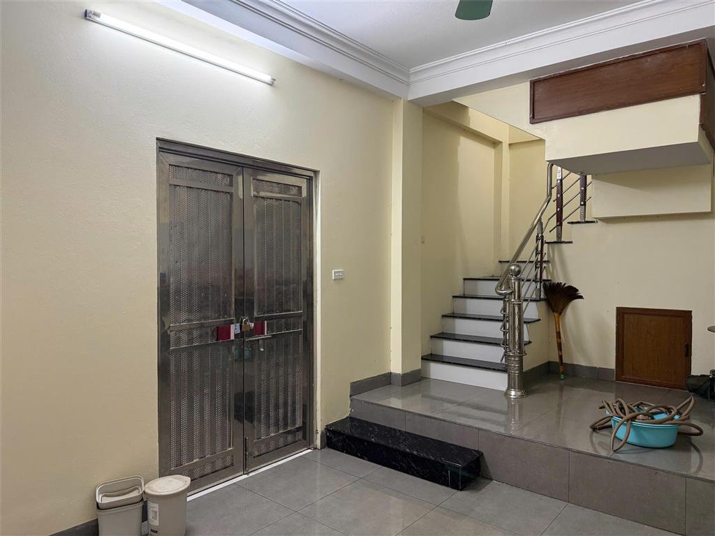 Mình cần cho thuê Nhà 5 tầng, mới xây năm 2024 giáp KĐT Văn Quán!