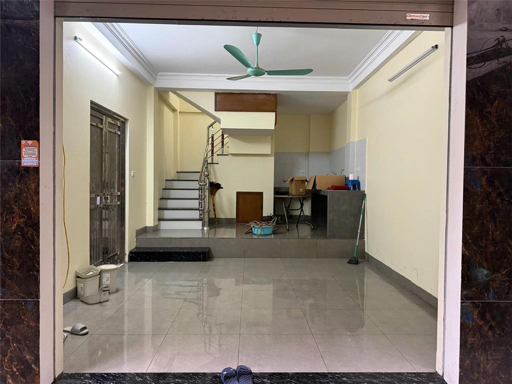 Mình cần cho thuê Nhà 5 tầng, mới xây năm 2024 giáp KĐT Văn Quán!