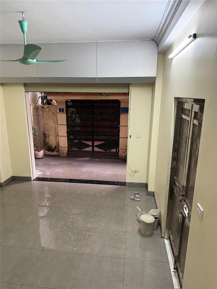 Mình cần cho thuê Nhà 5 tầng, mới xây năm 2024 giáp KĐT Văn Quán!