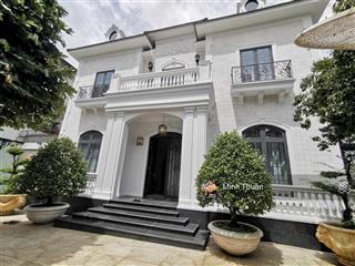 Bán căn biệt thự siêu đẹp  ngay quốc hương  nhà siêu đẹp  full nt  sd 605m2  giá chỉ 176tr/m2