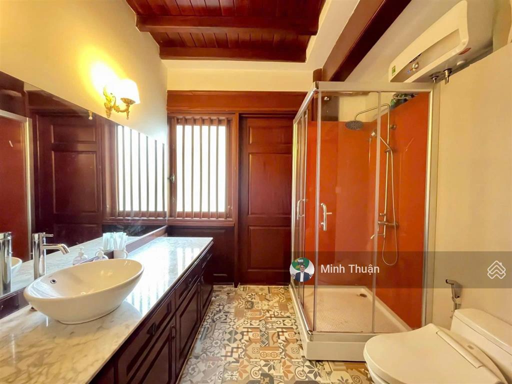 Chỉ 150tr/m2! bán căn villa toàn gỗ đỏ  nguyễn văn hưởng 3 tầng 13x25,5m 330m2  giá chỉ 50 tỷ