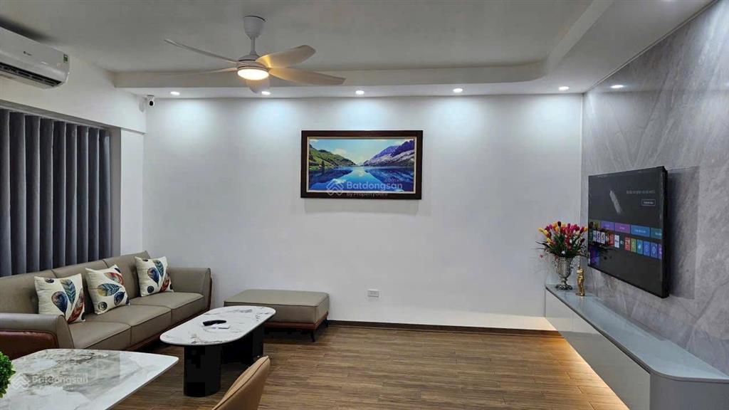 Chung cư mỹ đình. căn góc. diện tích 99m2. thiết kế 3pn, 2 wc, có 1 phòng giúp việc