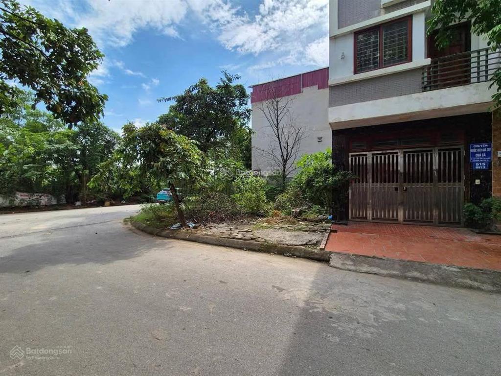 Một trong số ít! lô dịch vụ view hồ sen đường 13,5m địa lão kiến hưng. dt 50m * 5.6m. giá 13,x tỷ.