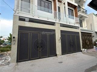 6,8 tỷ cg nhà mới 100% 2 tầng hẻm xe hơi đối diện giga mall hiệp bình chánh  thủ đức