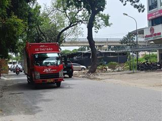 Tòa vp 8 tầng  mt khủng 10m  ngay ngã 5  2 mặt đường  chủ cần bán nhanh