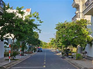 Đất nền ngay vinhome quận 9  ba mặt view sông, cách 1p là vành đai 3  sổ sẵn chỉ hơn 30tr/m2