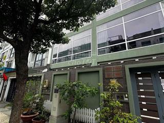 Bán 2 căn nhà liền kề hà đô centrosa, dt đất 176m2, 4 lầu. giá 112 tỷ. tiện làm văn phòng