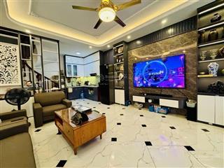 Chính chủ cần tiền gửi bán gấp căn nhà đẹp 5 tầng phố ngô gia tự. thanh am. long biên