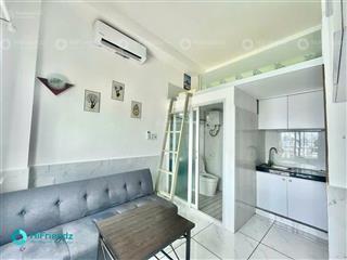Thang máy, hầm xe, bảo vệ, đường lớn, cửa sổ trời thoáng (gió thổi dăng cái nết là có thật)
