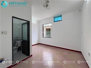 Thang máy, cách đhsg tầm 700m đi xe, gần đhsp, hầm xe rộng rãi giá rẻ thoáng mát, xe tải đi vô tư