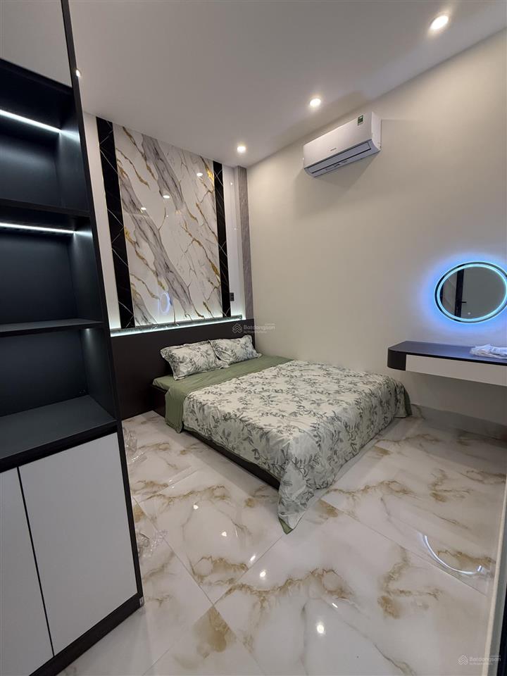 Nhà 2 tầng mới xây dựng đường bê tông 6m