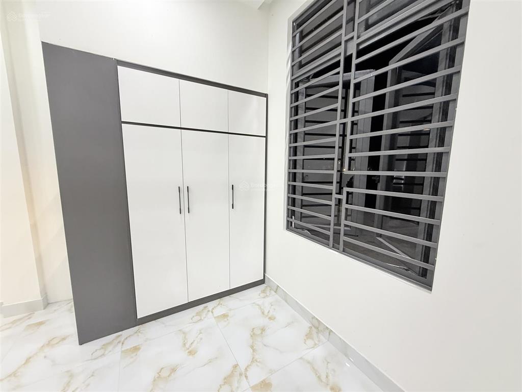 Nhà 2 tầng mới xây dựng đường bê tông 6m