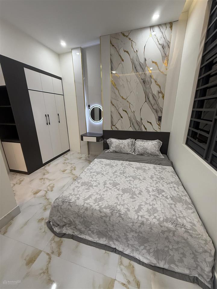 Nhà 2 tầng mới xây dựng đường bê tông 6m