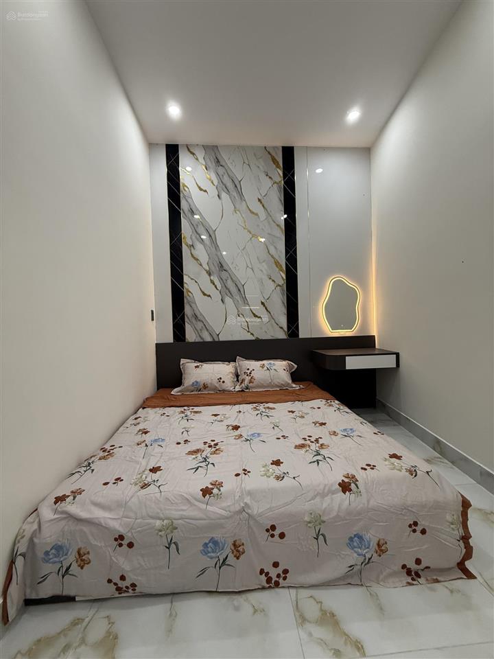 Nhà 2 tầng mới xây dựng đường bê tông 6m