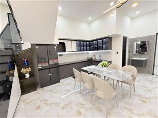 Nhà 2 tầng mới xây dựng đường bê tông 6m