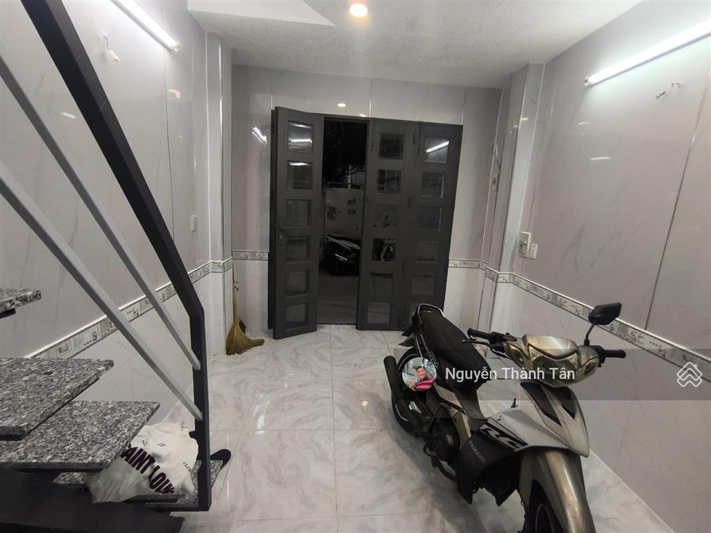 1mbkd + 1 phòng  ngay cổng văn lang ở và kinh doanh