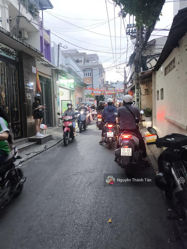 1mbkd + 1 phòng  ngay cổng văn lang ở và kinh doanh