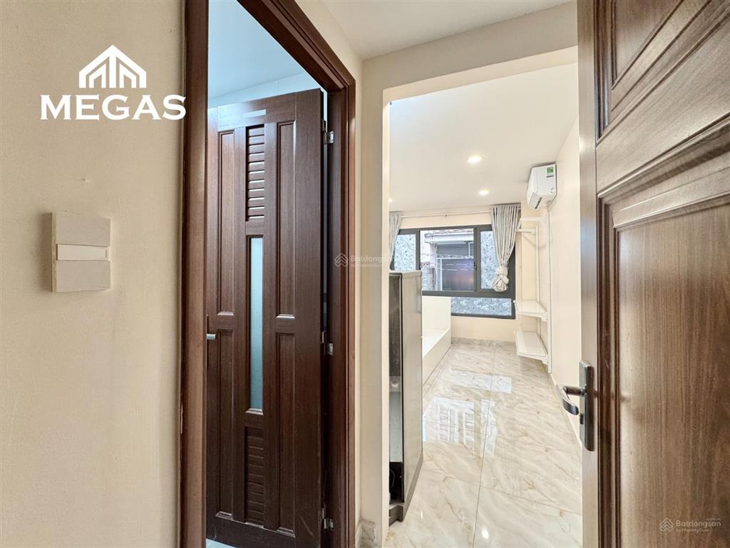 Khai trường nhà mới, full nội thất, đường trần hưng đạo  gần chợ bến thành quận 1