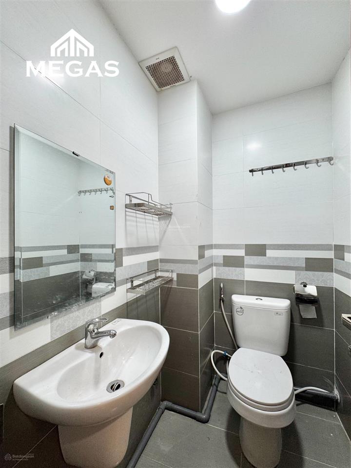 Khai trường nhà mới, full nội thất, đường trần hưng đạo  gần chợ bến thành quận 1